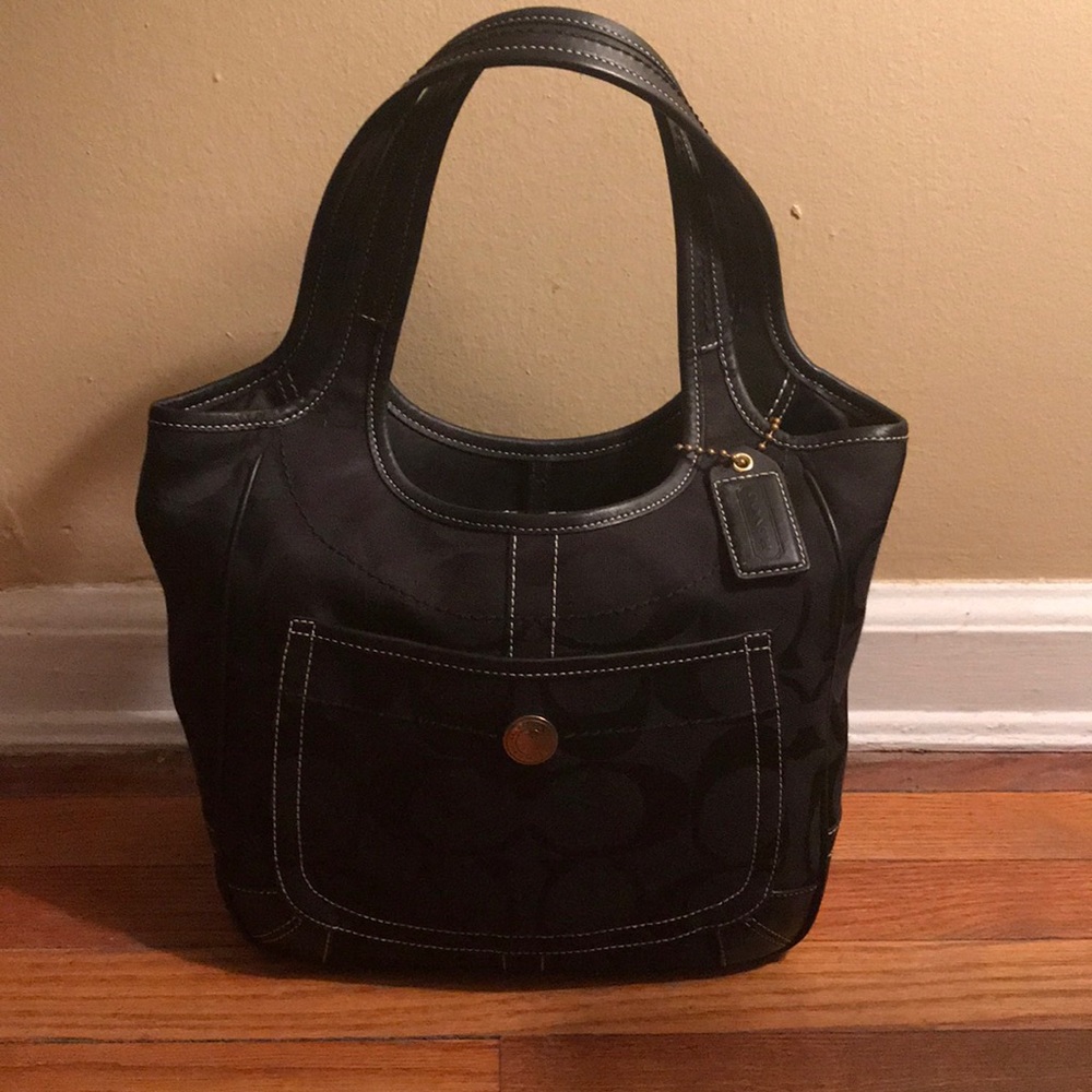 New listing! Coach handbag in excellent condition!
